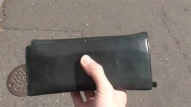 バイトの高校生の財布を拾ったら「中身が1万少ない！」と疑われ、その子の親に警察に連行されて嘘発見器にかけられた。周囲「財布を拾ってくれた人に…(ドン引き」→そして現在